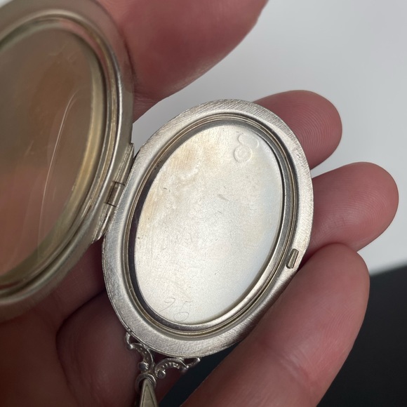 Vintage Burkhardt/Birks Large Oval Sterling Silver Locket - Picture 7 of 8